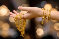 De mooiste gouden sieraden om écht op te vallen (en waarom je ze zou dragen)