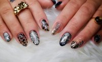 Zo doe je mismatched nails, de nageltrend van nu