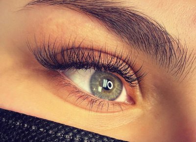 Waarom steeds meer vrouwen hun mascara laten staan