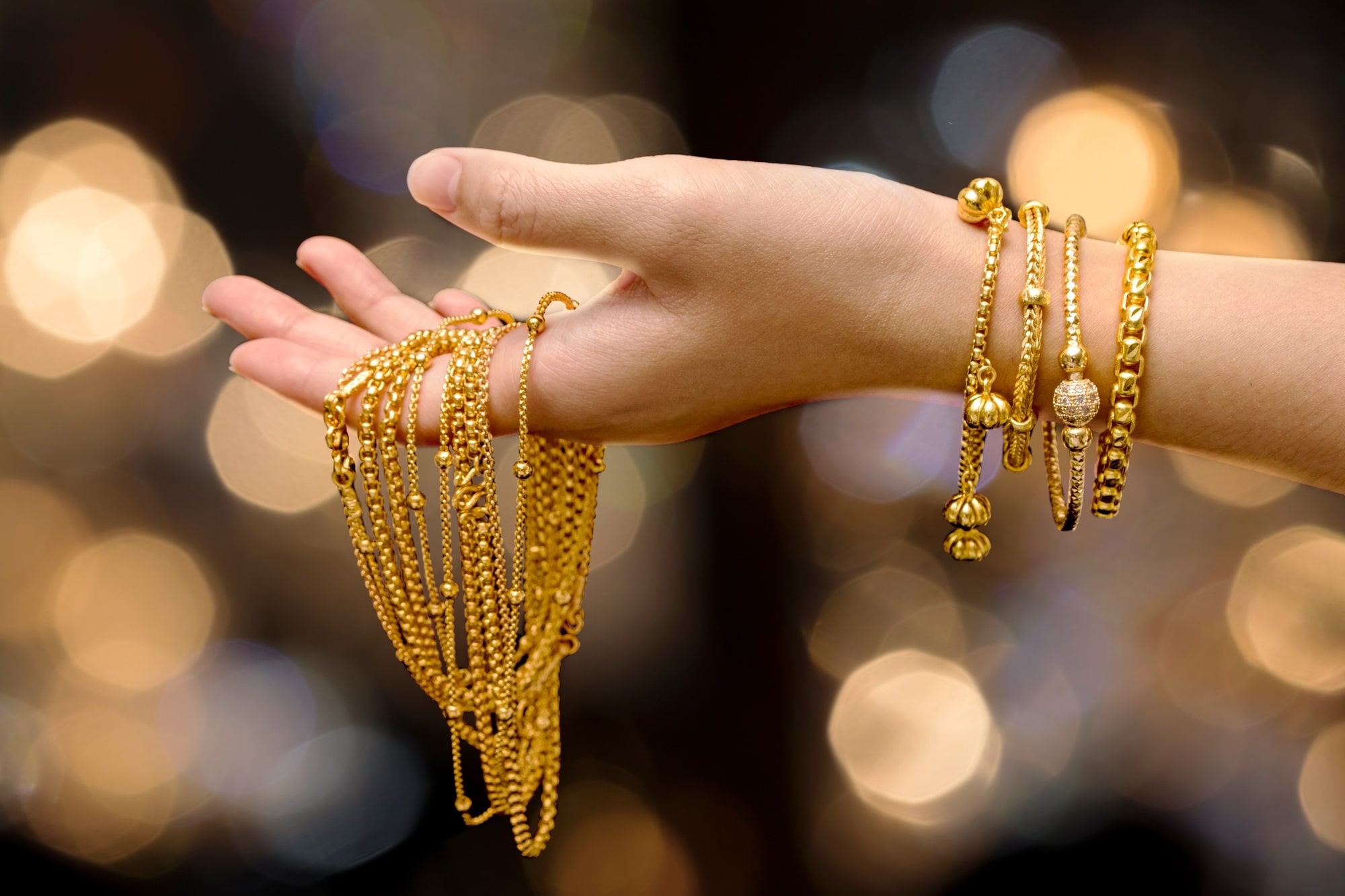 De mooiste gouden sieraden om écht op te vallen (en waarom je ze zou dragen)